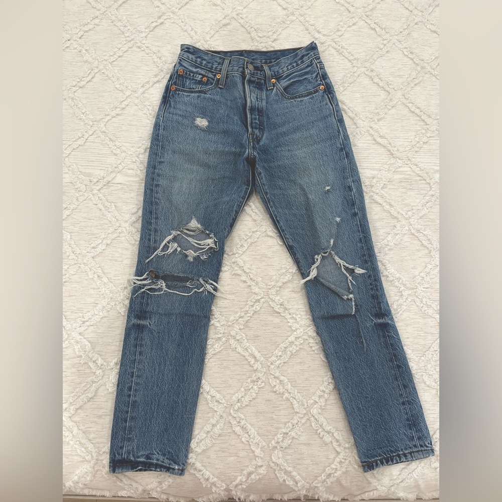 Levi’s 501 jeans, straight leg, great fit!